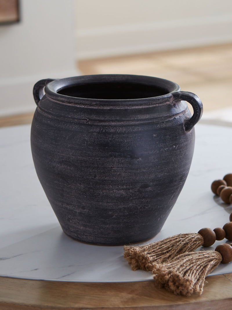 Meadie - 9" Vase